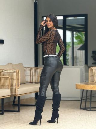 PANTALON CARGO EFECTO CUERO